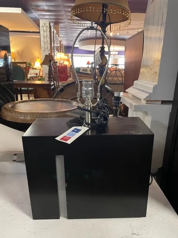 Black Nova Table Lamp