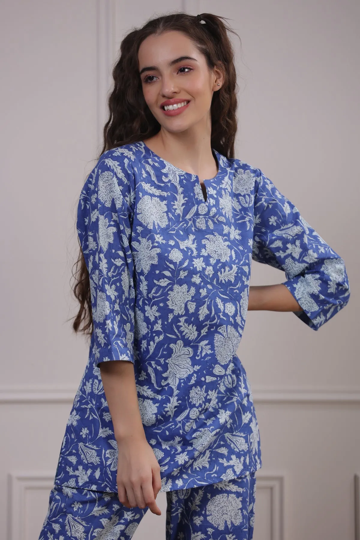 Floral Jaal On Blue Loungewear