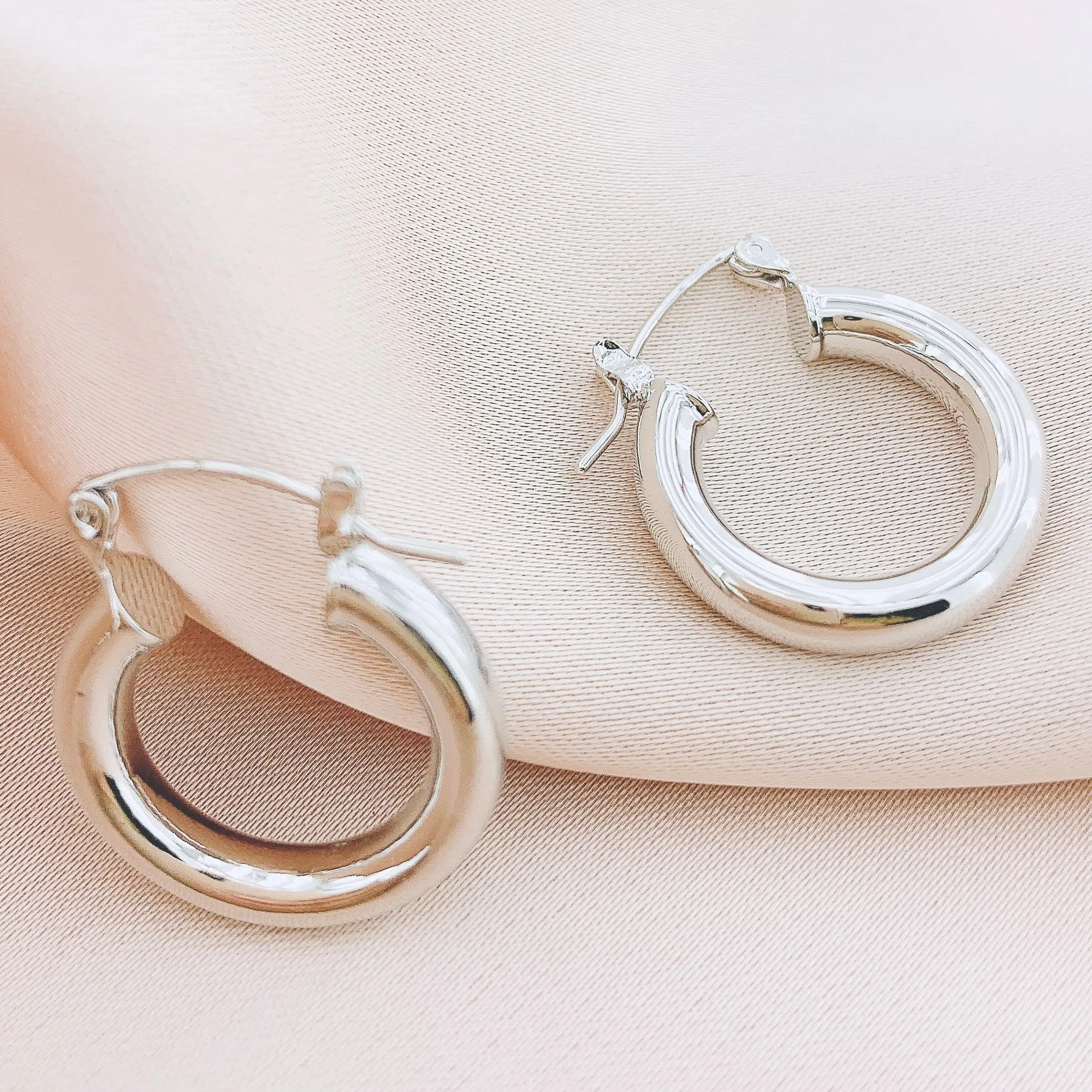 Women's Fashion Hollow Hoop Earring